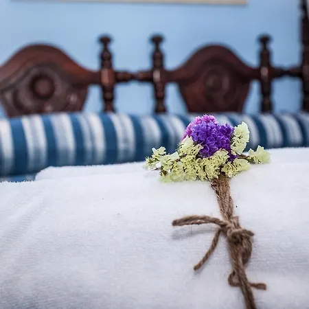 מלון Pequeno Rocio 2*